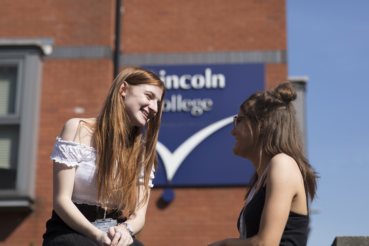 Students outside Lincoln College